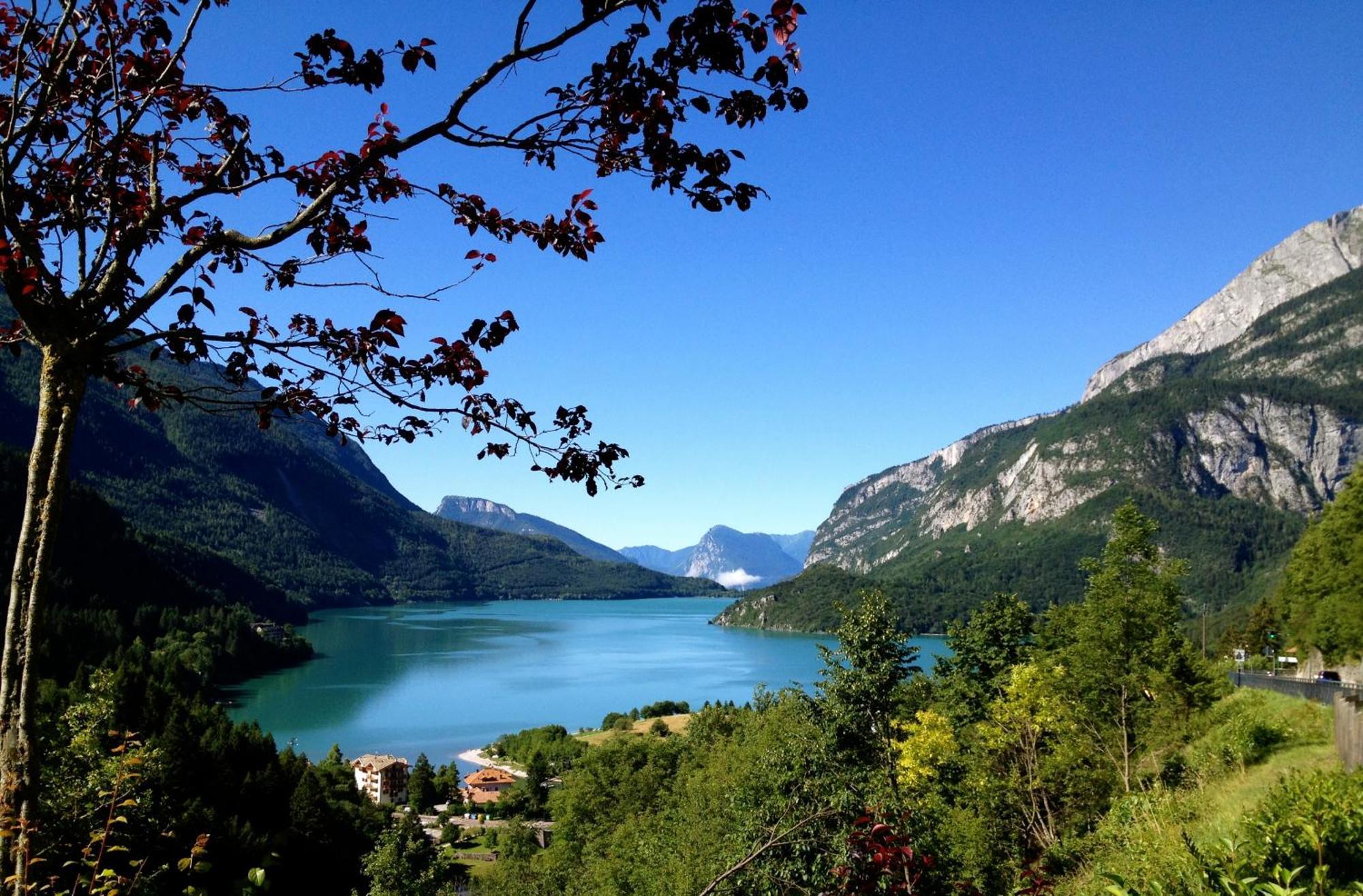 Chalet Al Lago Molveno Exterior foto